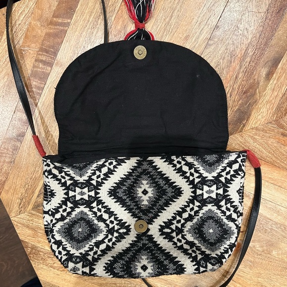 Boho style Billabong crossbody purse - Picture 6 of 11